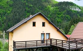 Hilltop House